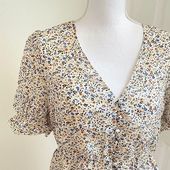 Silk V-Neck Peplum Popover Top in Fieldwalk Floral - Picture 4 of 9